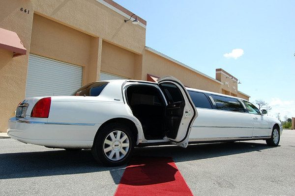 8 Person Lincoln Stretch Limo Arlington